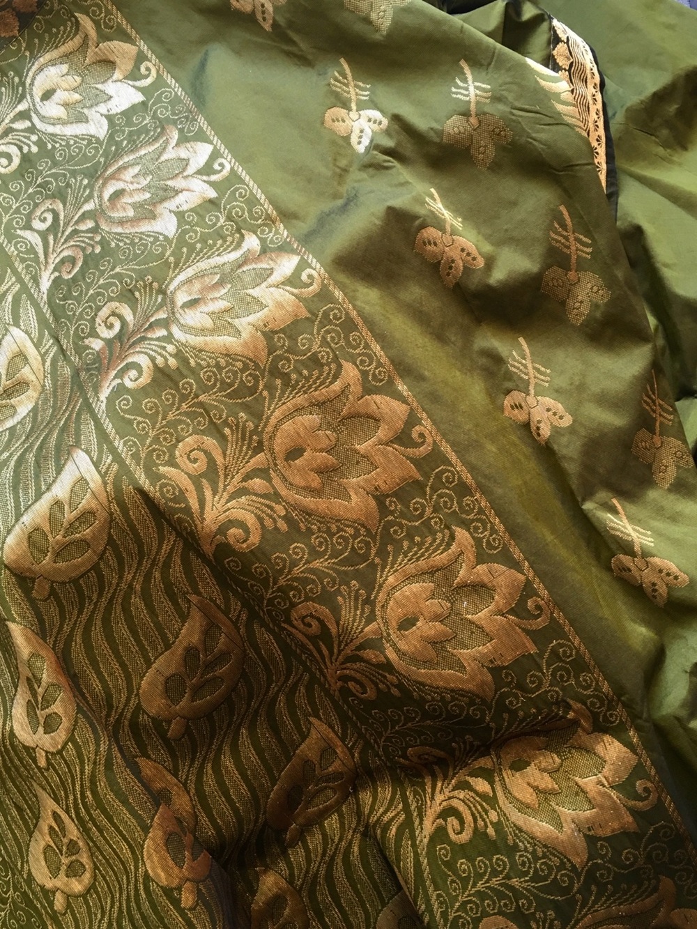 Vintage Bangalore Silk Saree W/ Unstitched Blouse - Mint Condition